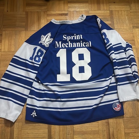 Mens Toronto Maple leafs hockey jersey - Picture 4 of 4